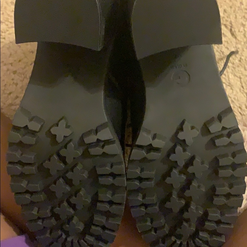 Black boots - Picture 3 of 3